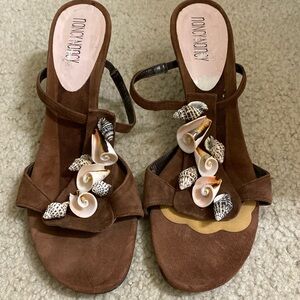 Nancy Nancy Small kitten Heel Brown Suede Shell Sandals